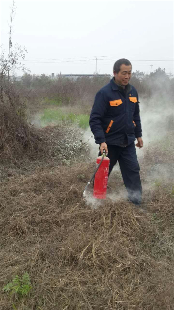 LUTUBE下载地址欧迪工厂同事尝试灭火器的使用